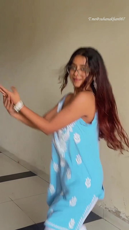 SUHANA KHAN MESMERIZING BABE AMPLE CLEAVAGE EXPOSE HQ VIDEO 22