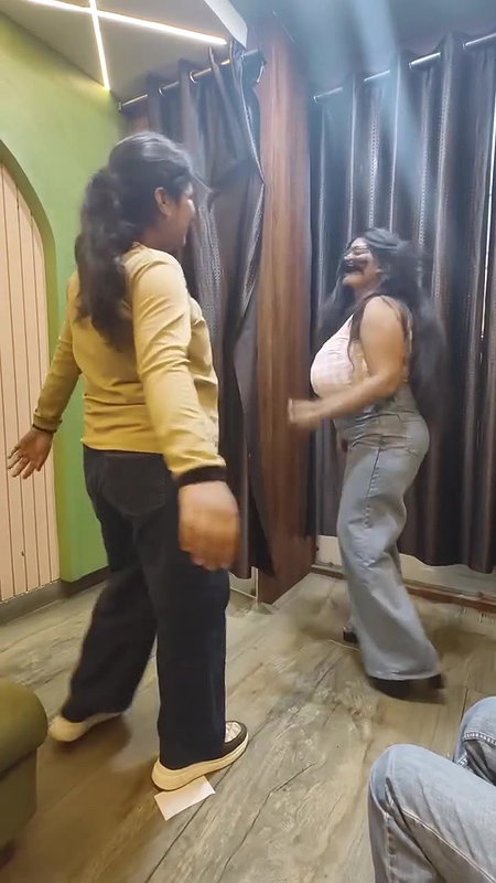 desi girl heavey tits in pink top 22