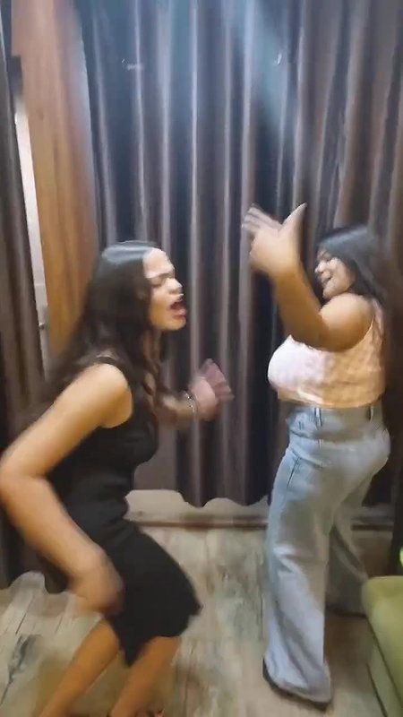 desi girl heavey tits in pink top 22