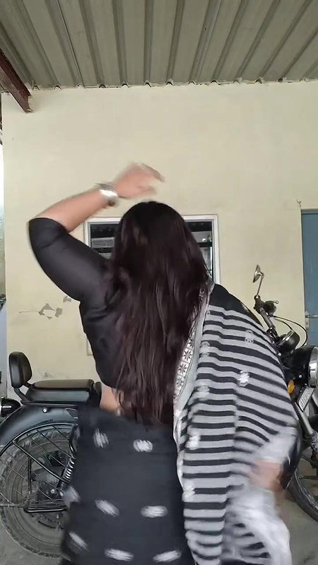 busty bengali jigglinh tits in black saree 22