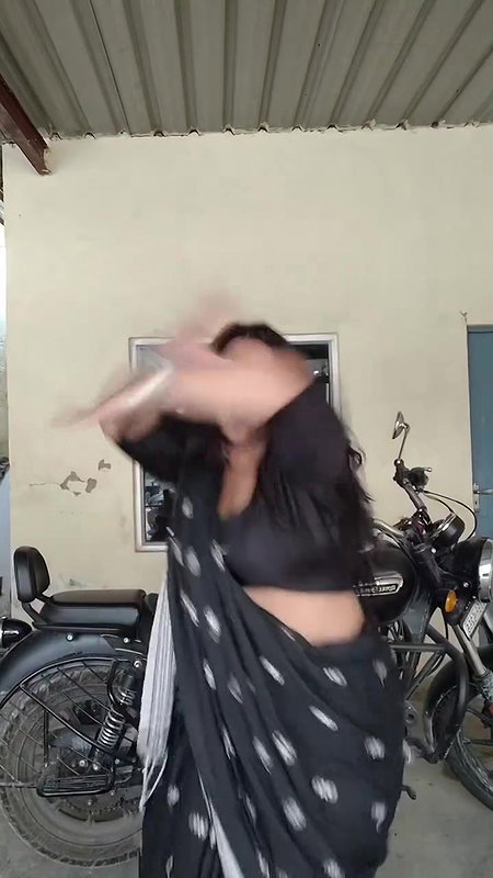busty bengali jigglinh tits in black saree 22