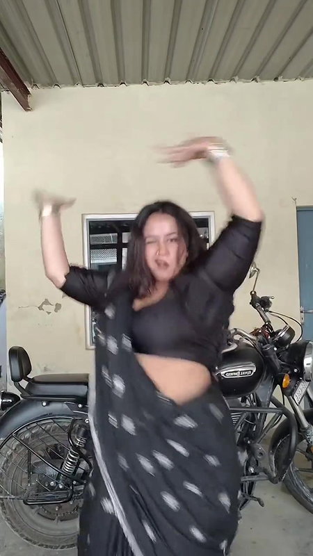 busty bengali jigglinh tits in black saree 22