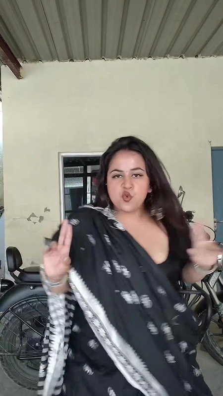 busty bengali jigglinh tits in black saree 22