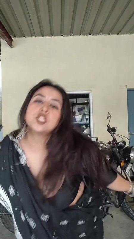 busty bengali jigglinh tits in black saree 22