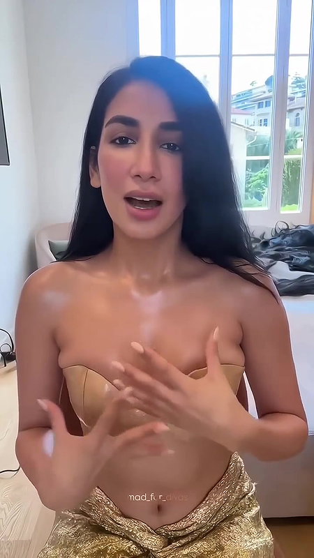 PARUL GULATI MESMERIZING SEXY CLEVAGE OPEN WET LOOKS UUFFF 22