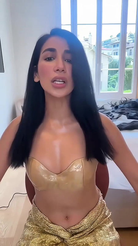 PARUL GULATI MESMERIZING SEXY CLEVAGE OPEN WET LOOKS UUFFF 22