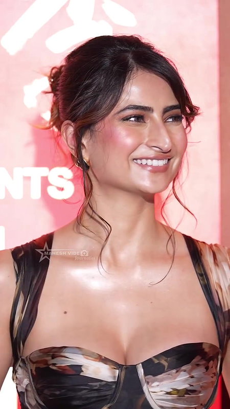 NEPO TEMPTRESS PALAK TIWARI JUICY BOUNCING BOOBS OPEN CLEAVAGE WILD EXPOSE UUFFF 210