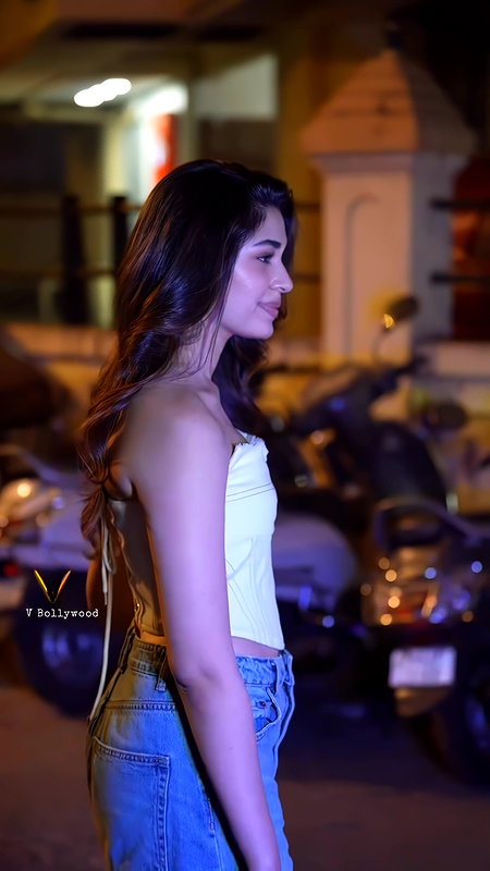 KRITI SHETTY STUNNING BEAUTY FAB LOOKS HQ 22