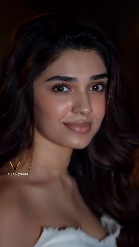 KRITI SHETTY STUNNING BEAUTY FAB LOOKS HQ 22