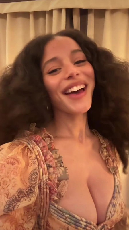 Chase Infiniti Cute Deep Pleasure CLEAVAGE EXPOSE uufff 22