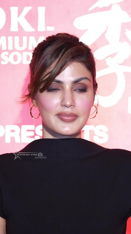 BONG RHEA TEMPTING BACKLESS VIEW SHOWOFF AT EVENT 22