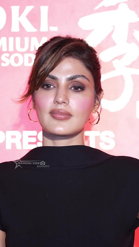 BONG RHEA TEMPTING BACKLESS VIEW SHOWOFF AT EVENT 22