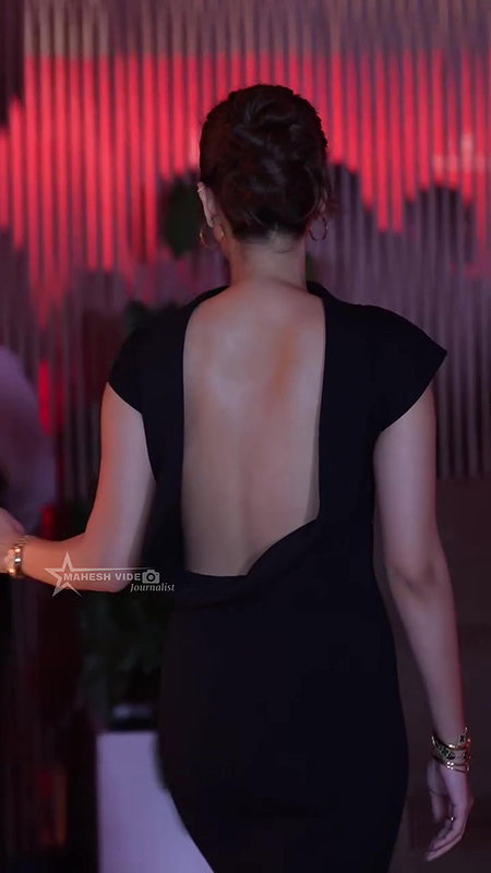BONG RHEA TEMPTING BACKLESS VIEW SHOWOFF AT EVENT 22