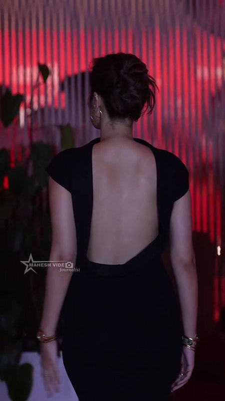 BONG RHEA TEMPTING BACKLESS VIEW SHOWOFF AT EVENT 22