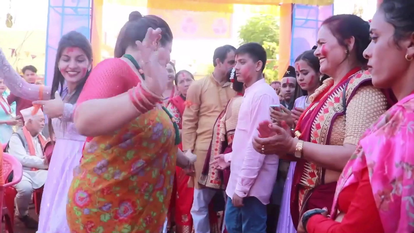 Hot Curvy Nepali aunties Navel,Ass,Boobs in multiple saree 22