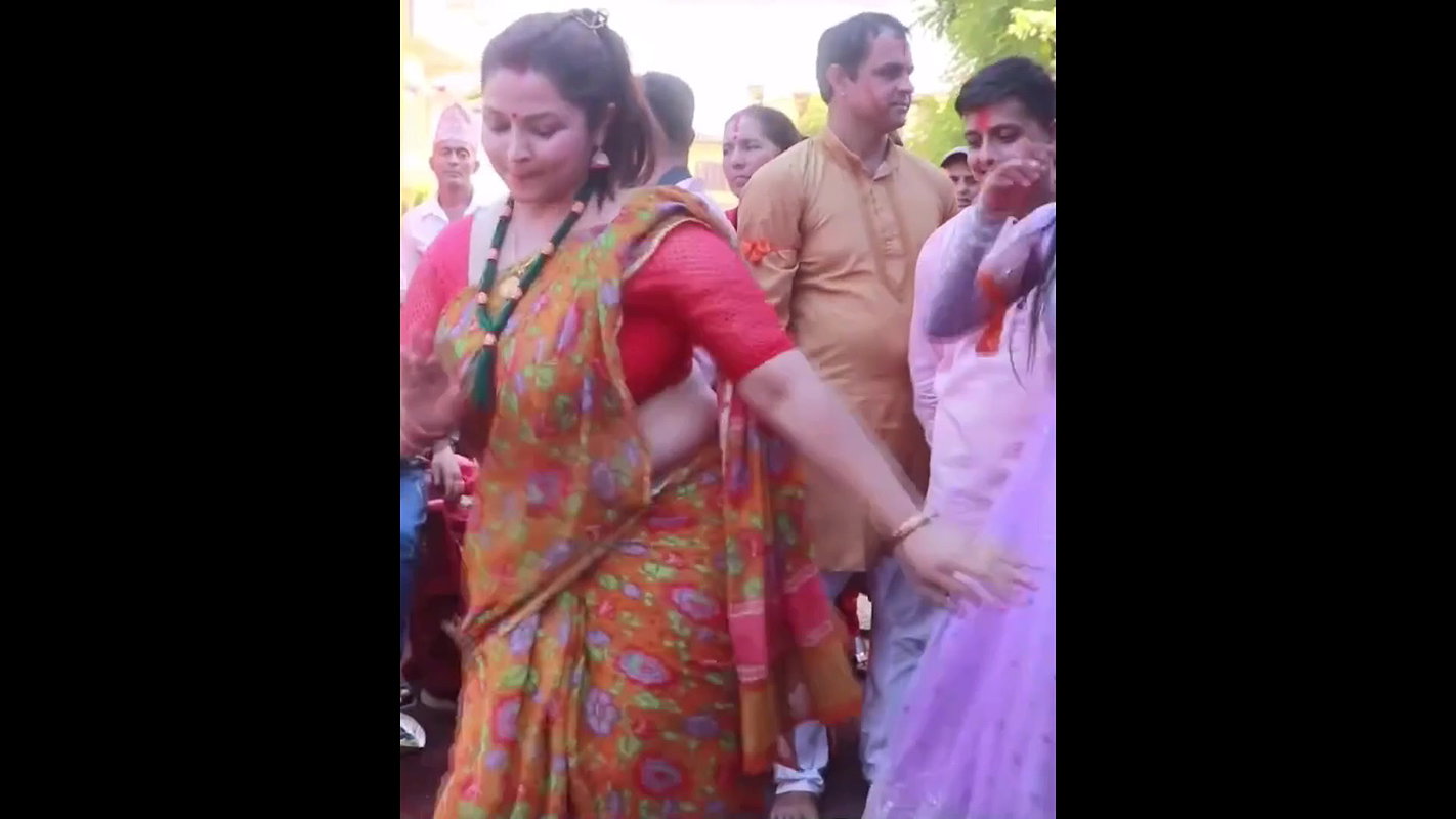 Hot Curvy Nepali aunties Navel,Ass,Boobs in multiple saree 22