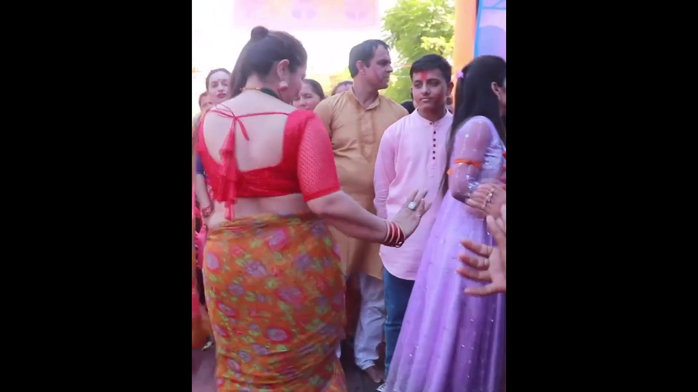 Hot Curvy Nepali aunties Navel,Ass,Boobs in multiple saree 22