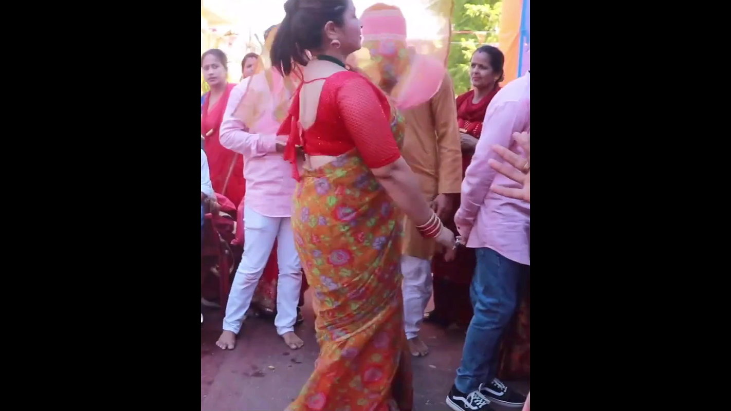 Hot Curvy Nepali aunties Navel,Ass,Boobs in multiple saree 22