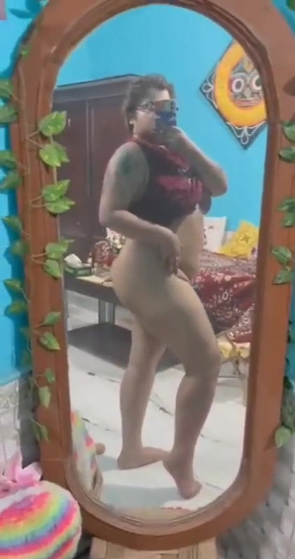 Hot babe giving blowjob to her boyfriend in her bf room 22