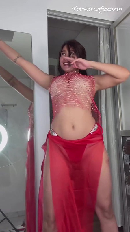 YUMMY BUSTY SOFIA ANSARI CAPTIVATING SLUTTY LOOKS 22