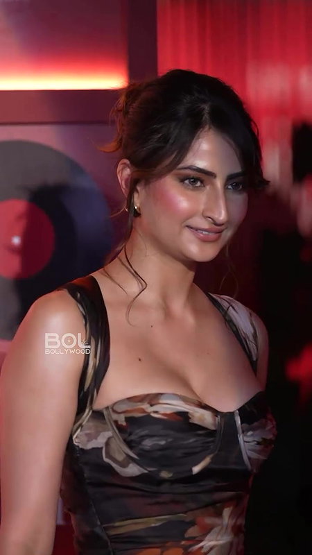 NEPO TEMPTRESS PALAK TIWARI JUICY BOUNCING BOOBS OPEN CLEAVAGE WILD EXPOSE UUFFF 22