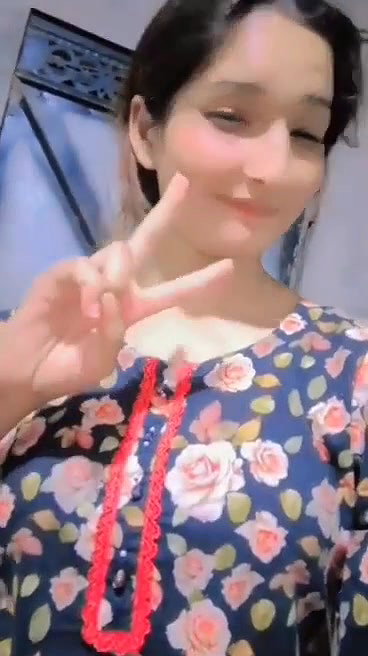 Hot paki babe showing her boobs pressing with smile 22