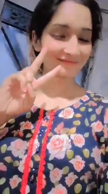 Hot paki babe showing her boobs pressing with smile 22