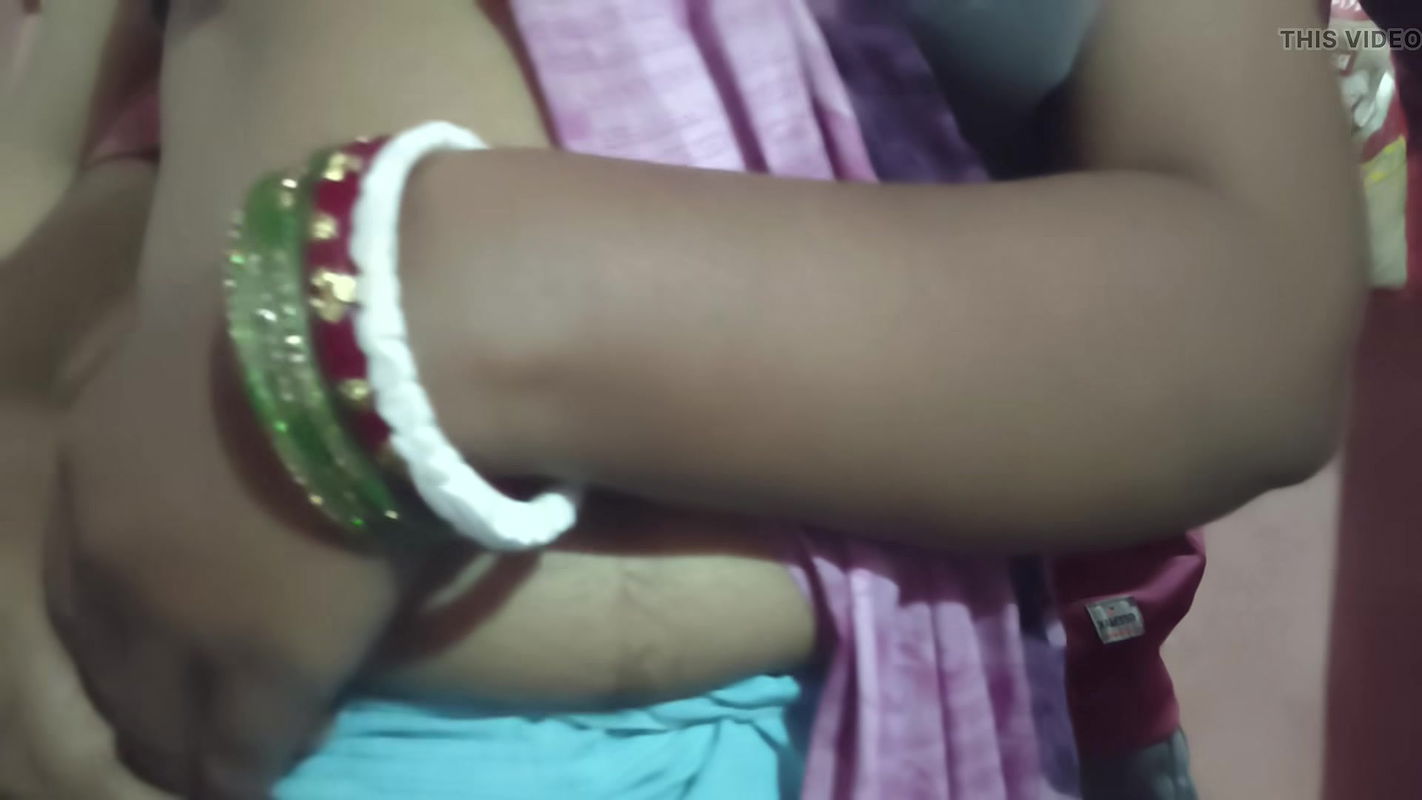 Desi bhabhi local video in Desi saree with blouse and beautiful husband