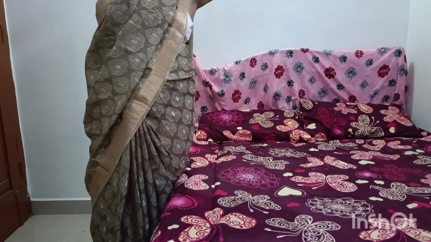 Desi hot aunty super boobes enjoy