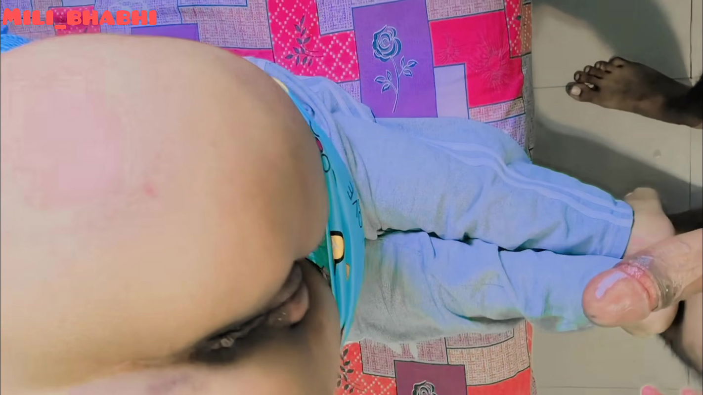 Desi Indian Beautiful girl 18+ Tight Pussy Fuck by BBC MMS, Village Indian local hindi cheating BFF sex video Xxxx