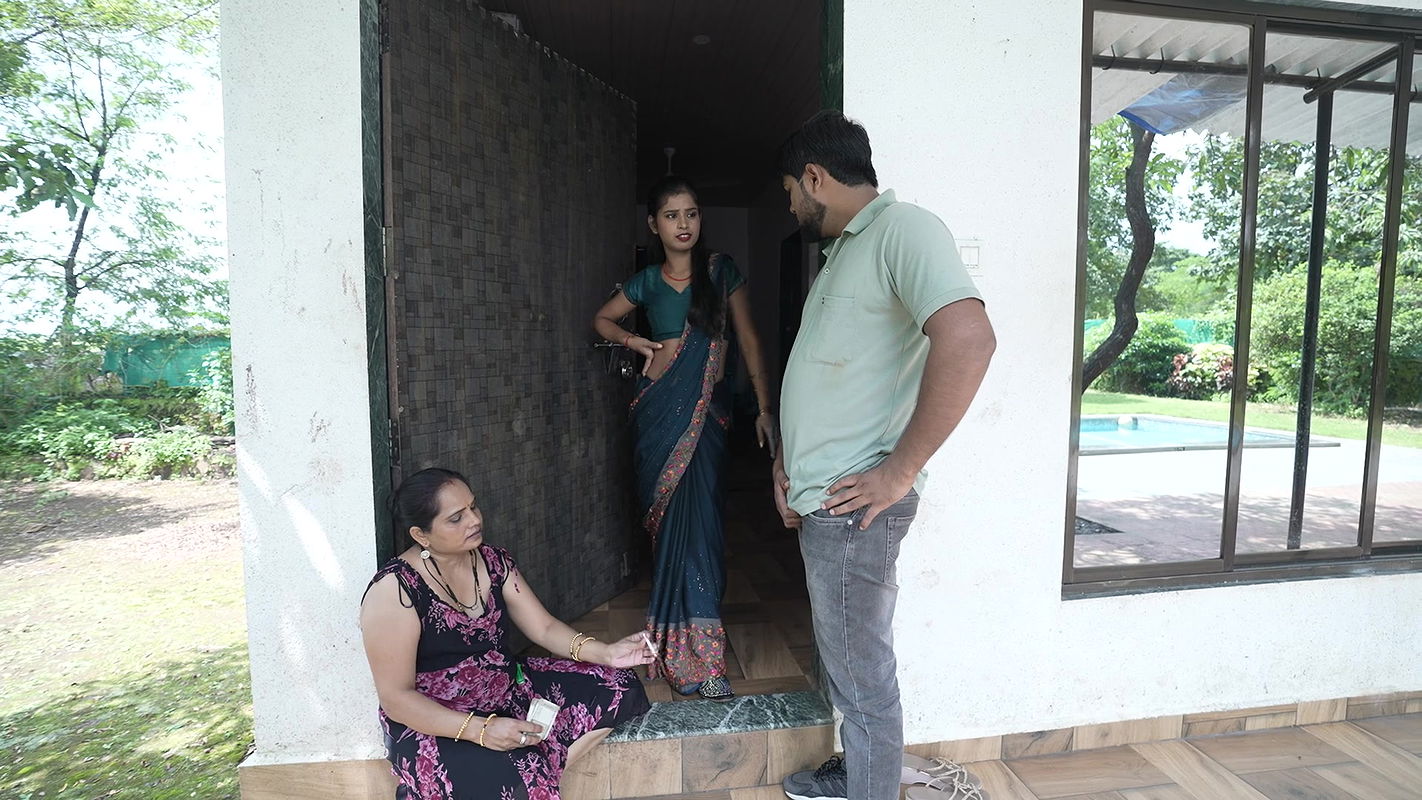 Desi Indian Hot Big Boobs 18+ Step Sister’s Very 1st Early Morning Romance ( Hindi Audio )