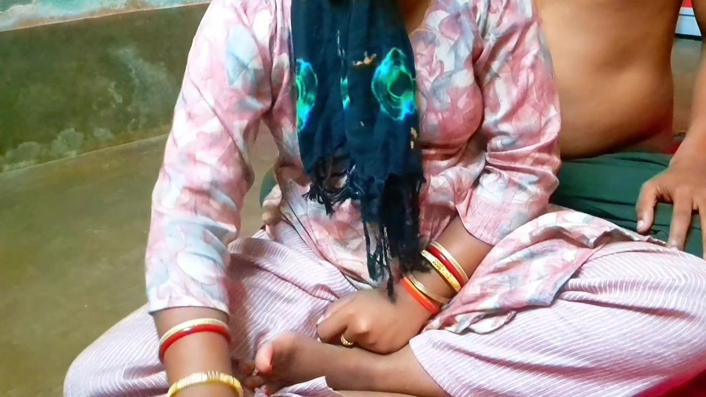 Desi Indian village bhabhi Show Boobs With lover