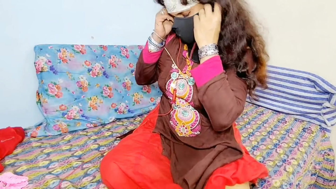 Desi Milf Aunty Play With Her Pussy With Sex Toy.