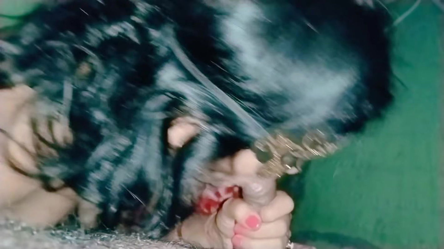 Anal sex bade chuchi wale bhabhi ko chupke Se jakar gand mara