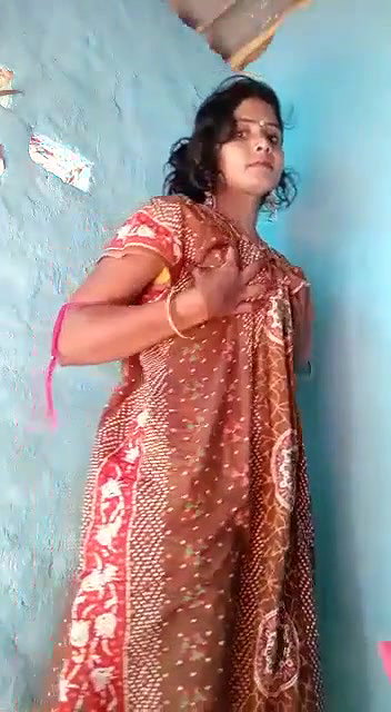 Desi Bhabhi Shows her Ass and Pussy