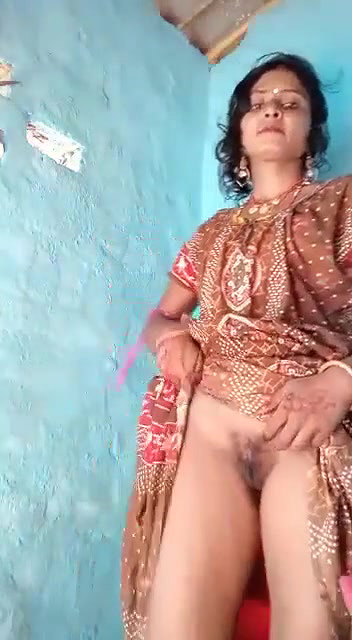 Desi Bhabhi Shows her Ass and Pussy