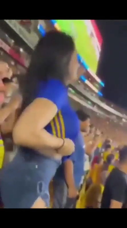 Hot babe showing her Boobs in Stadium