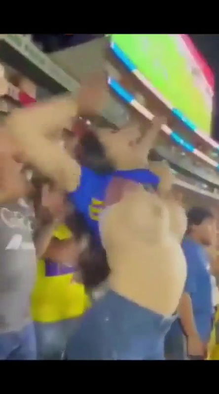 Hot babe showing her Boobs in Stadium