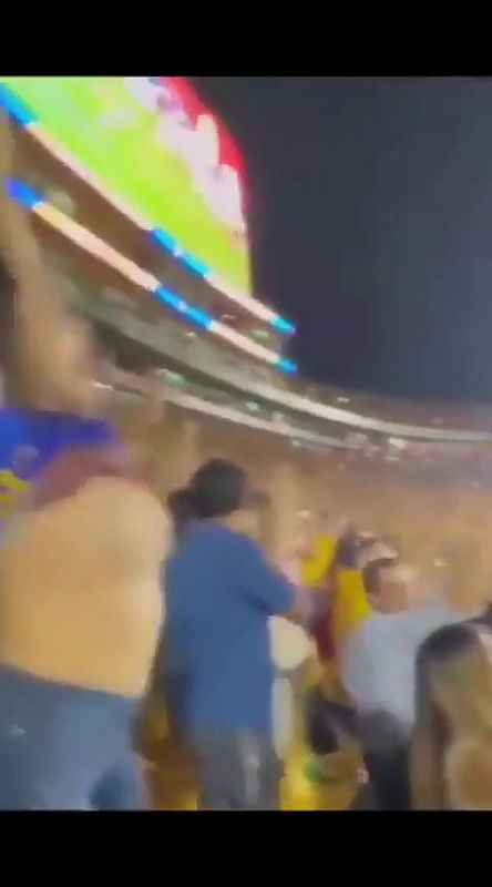 Hot babe showing her Boobs in Stadium