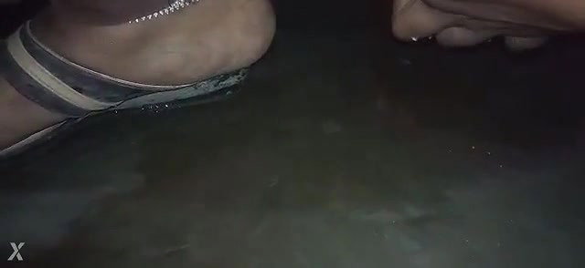 Desi village bhabi sexy pee