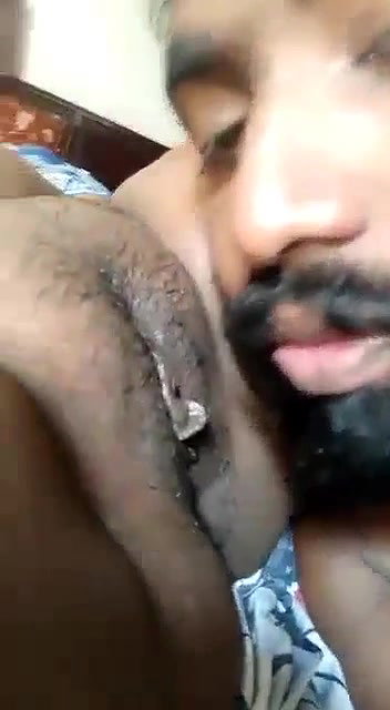 Husband eating gf chocolaty yummy pussy