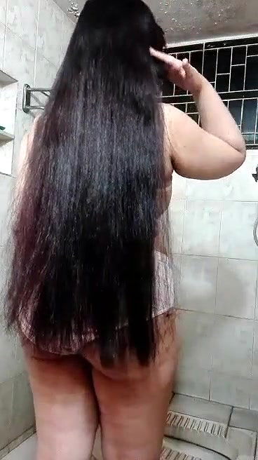 Sexy Indian girl Shows Her Boobs