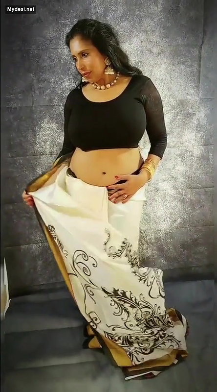 Awaited Bhabji In Saree n Georgeous look 4th vdo Sh00t