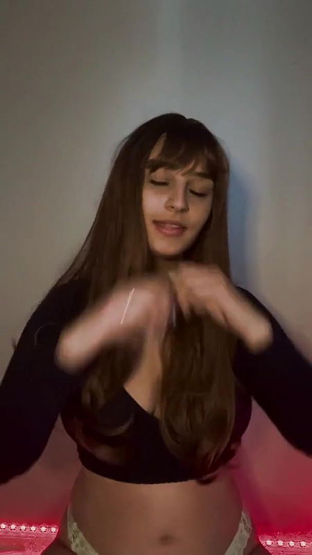 DESI NRI TEASING BY EXPOSING HER YUMMY MELONS