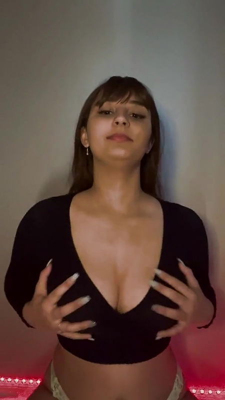 DESI NRI TEASING BY EXPOSING HER YUMMY MELONS