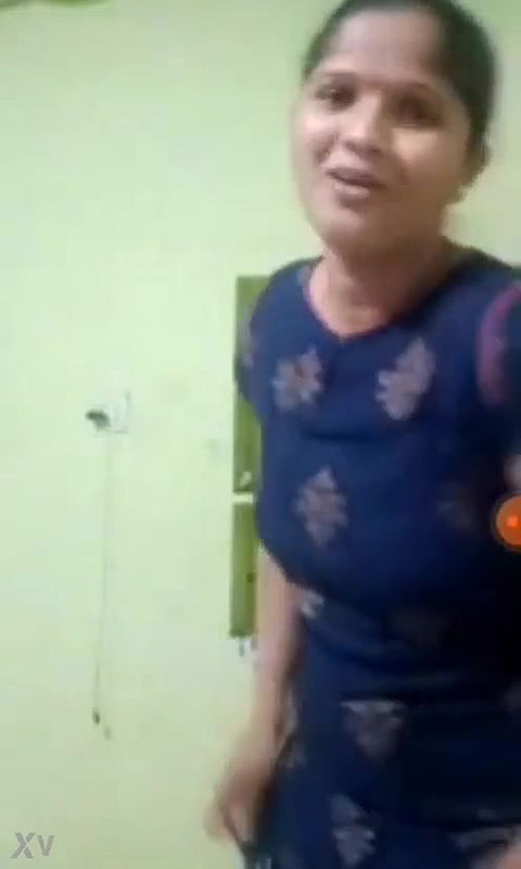 Bhabhi Shows Her Pussy
