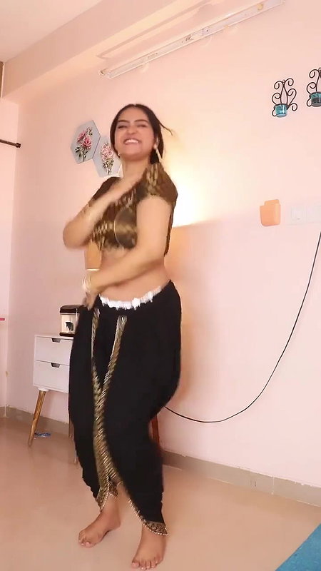sexy marathi girl belly dance