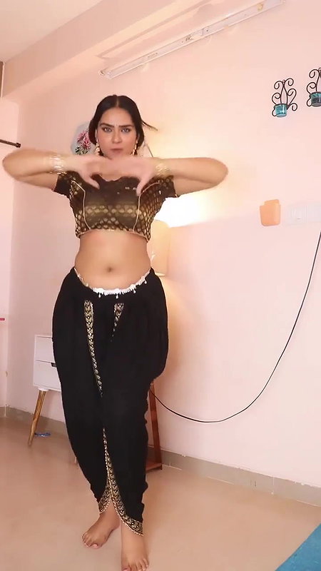 sexy marathi girl belly dance