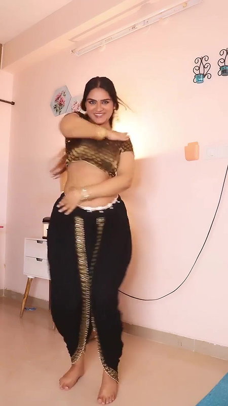 sexy marathi girl belly dance