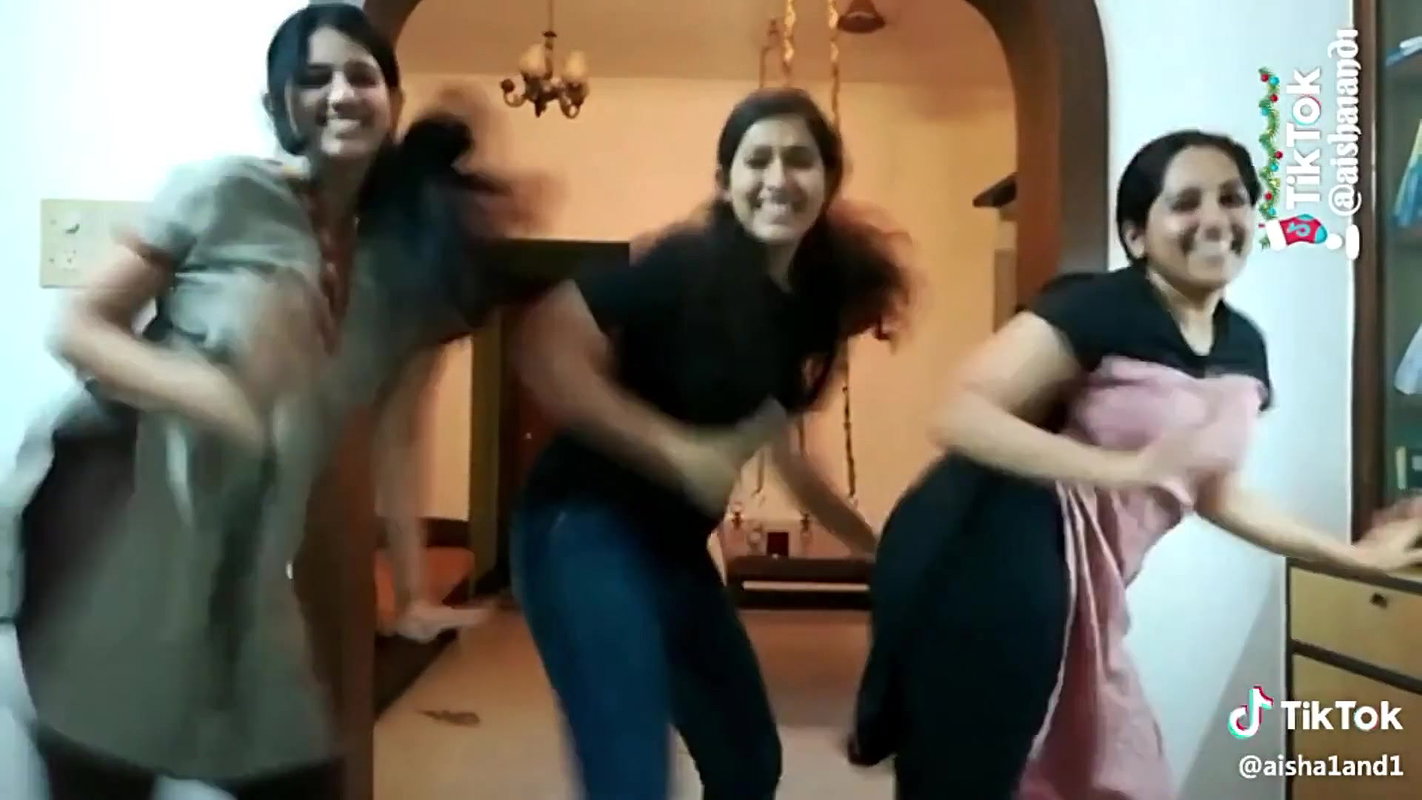 Malayali Girls Bouncing huge Boobs while dancing